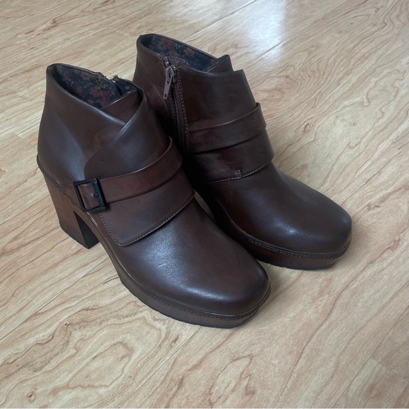 |Korks| Brown Kari Block Heal Bootie in Woman’s Size 9M Brand New! - Picture 3 of 8